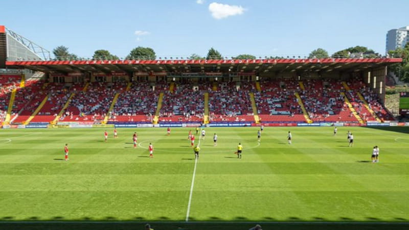 Tifoso sugli spalti muore, partita del Charlton viene sospesa 1