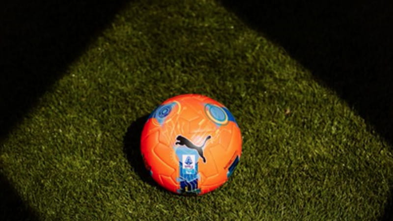 Addio al pallone arancione, si torna all’antico dopo le proteste: “Scelta non felice” Addio al pallone arancione, si torna all’antico dopo le proteste: “Scelta non felice” 1