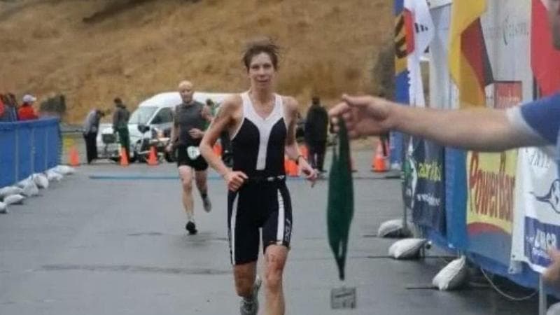 Erica Fox è morta, la triatleta divorata da uno squalo in California Erica Fox è morta, la triatleta divorata da uno squalo in California 1