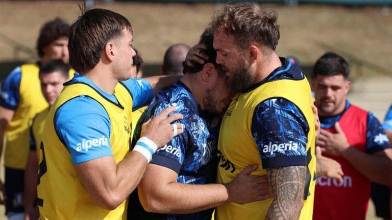 Italrugby, il capitano Nicotera si fa male: piange e abbraccia il suo sostituto con tutta la squadra Italrugby, il capitano Nicotera si fa male: piange e abbraccia il suo sostituto con tutta la squadra 1