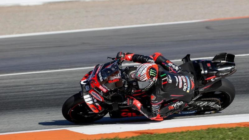MotoGp Valencia, Bezzecchi in pole davanti a Alex Marquez. Ancora problemi per Bagnaia MotoGp Valencia, Bezzecchi in pole davanti a Alex Marquez. Ancora problemi per Bagnaia 1