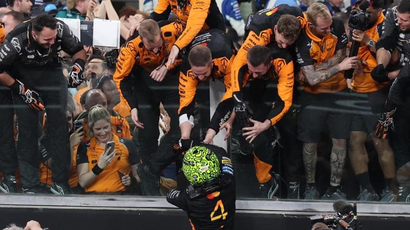 Norris abbandona il suo numero fortunato e prende l’1: “Lo faccio per i meccanici” Norris abbandona il suo numero fortunato e prende l’1: “Lo faccio per i meccanici” 1