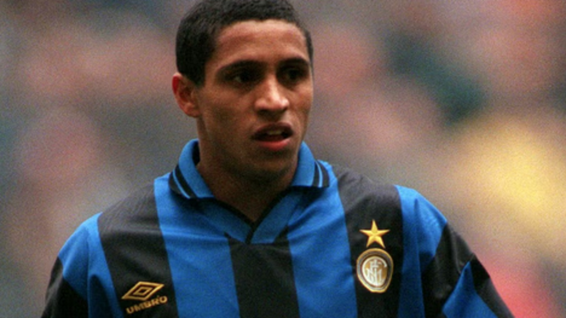 Roberto Carlos operato d'urgenza al cuore per malfunzionamento scoperto per caso Roberto Carlos operato d’urgenza al cuore per malfunzionamento scoperto per caso 1