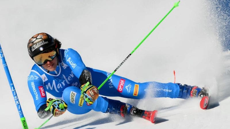 Brignone e Goggia competono a Crans-Montana indossando un nastro nero in memoria delle vittime del Constellation. Brignone e Goggia competono a Crans-Montana indossando un nastro nero in memoria delle vittime del Constellation. 1