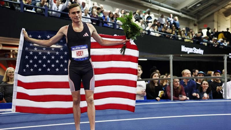 Hoey stabilisce un nuovo primato mondiale negli 800 metri al coperto Hoey stabilisce un nuovo primato mondiale negli 800 metri al coperto 1