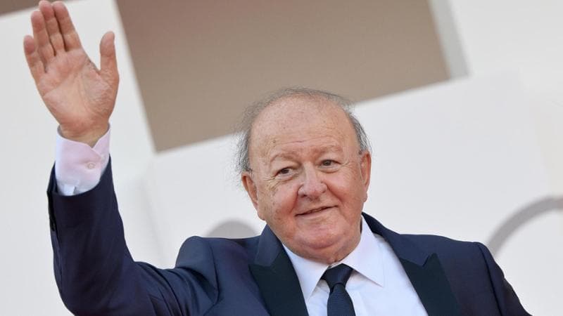 Massimo Boldi rimosso dalla lista dei tedofori per una battuta volgare in un’intervista Massimo Boldi rimosso dalla lista dei tedofori per una battuta volgare in un’intervista 1