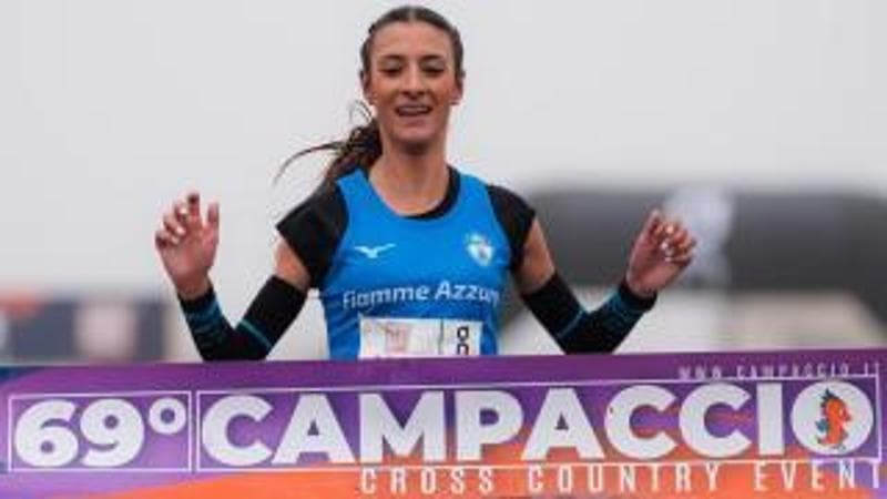 Nadia Battocletti cade nel fango, si rialza e conquista il Campaccio: “Un ritorno all'infanzia” Nadia Battocletti cade nel fango, si rialza e conquista il Campaccio: “Un ritorno all'infanzia” 1