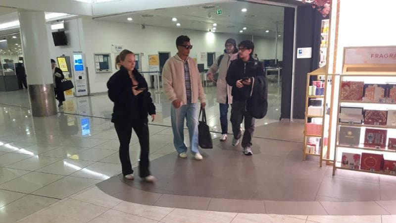 Neres si trasferisce in Inghilterra per un intervento alla caviglia: il Napoli dovrà fare a meno di lui per almeno due mesi. Neres si trasferisce in Inghilterra per un intervento alla caviglia: il Napoli dovrà fare a meno di lui per almeno due mesi. 1