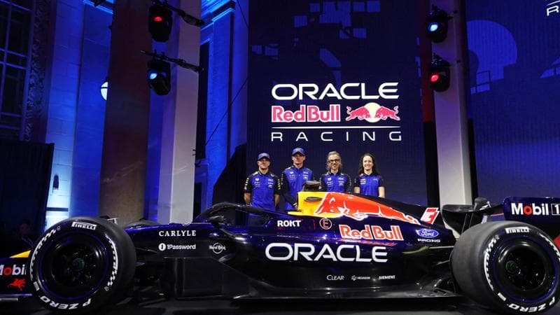 Red Bull e il fascino Ford: svelate le livree nella vecchia stazione di Detroit Red Bull e il fascino Ford: svelate le livree nella vecchia stazione di Detroit 1