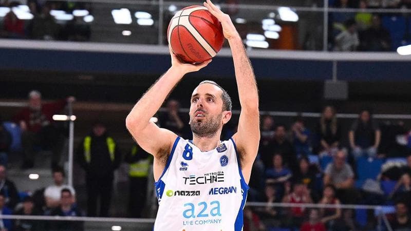 Basket, grande performance di Della Valle: Brescia supera Milano e mantiene il primo posto. Basket, grande performance di Della Valle: Brescia supera Milano e mantiene il primo posto. 1