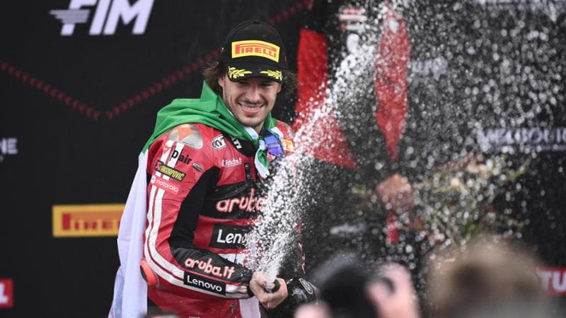 Superbike, Bulega conquista il terzo successo con la Ducati in Australia. Max Biaggi esprime i suoi complimenti. 1