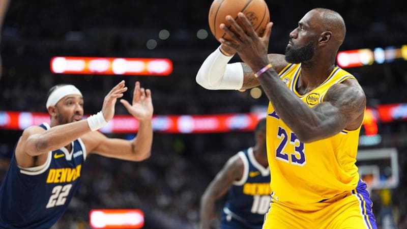 LeBron James rompe un altro record: supera Kareem Abdul-Jabbar nei canestri segnati. 1