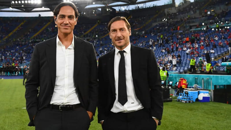 L'evento "Operazione Nostalgia" si svolge al coperto: a Roma la manifestazione con Totti e Nesta. 3