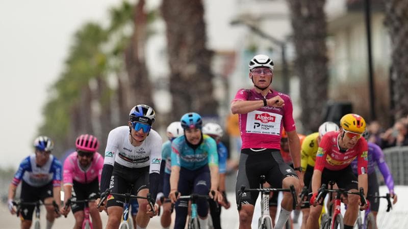 Pellizzari assume la leadership della Tirreno-Adriatico. Van der Poel conquista la seconda tappa. 1