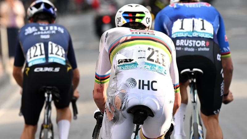 Pogacar ha disputato il finale della Sanremo con il telaio compromesso: “Per fortuna non se n’è accorto” 2