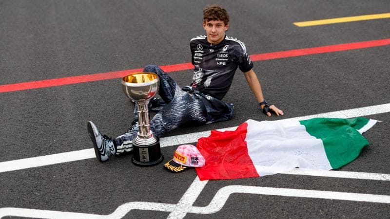 Sinner, Antonelli e Bezzecchi. L'Italia e i suoi tre rappresentanti in un'unica tonalità: l'azzurro 2