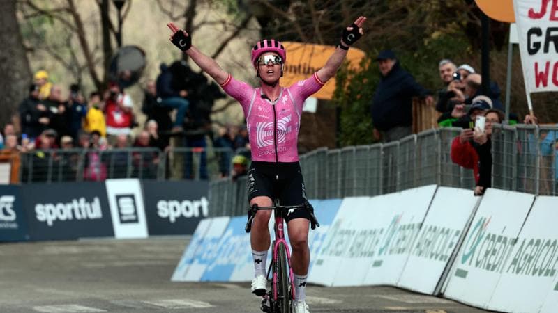 Valgren ottiene la sua prima vittoria alla Tirreno Adriatico dopo l'incidente del 2022. Del Toro riconquista la maglia di leader. 1