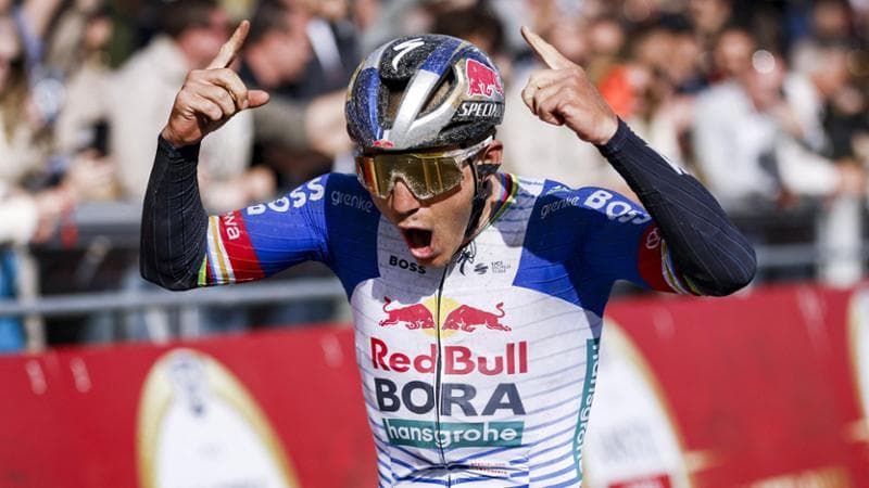 Evenepoel si impone nella Amstel Gold Race battendo Skjelmose in volata. Ottimo decimo posto per Frigo. 1