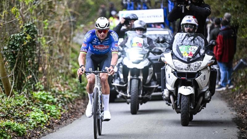 La polemica sulle moto nelle corse classiche belghe si riaccende. Fuglsang: “Influenzano i risultati delle competizioni” 1