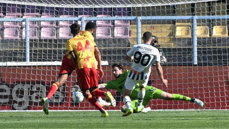 L'Atalanta resta in corsa per la Champions, vittoria agevole per 3-0 a Lecce. 1