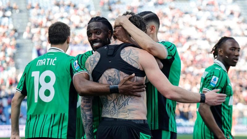 Sassuolo batte Cagliari 2-1: Garcia e Pinamonti complicano la situazione per i rossoblù, che subiscono la quarta sconfitta consecutiva. 1