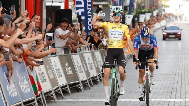 Seixas simile a Mbappé: Macron interviene per bloccare il trasferimento di Pogacar negli Emirati Arabi Uniti. 1