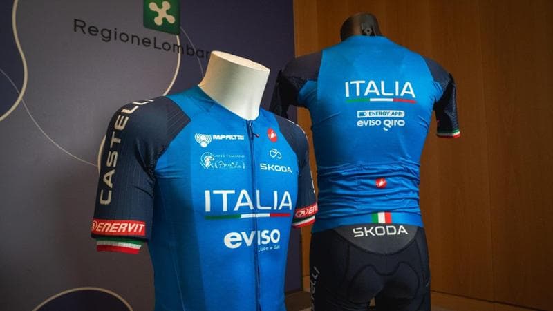 Svelata la nuova divisa della Nazionale di ciclismo: tonalità blu-azzurra. Prima apparizione al Tour of the Alps. 1