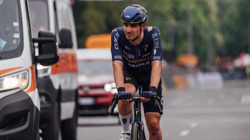 Giro, Moschetti abbandona la competizione a causa di una commozione cerebrale: era caduto al termine della prima tappa. 1