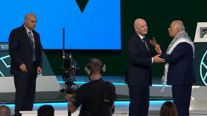 Il leader palestinese declina l'incontro con il rappresentante israeliano promosso da Infantino. 1