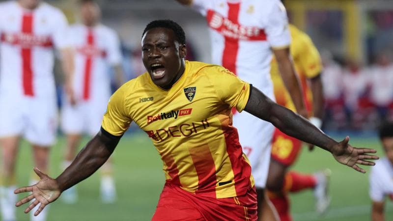 Il Lecce si mantiene in Serie A: Banda decide la sfida contro il Genoa, 1-0. 1