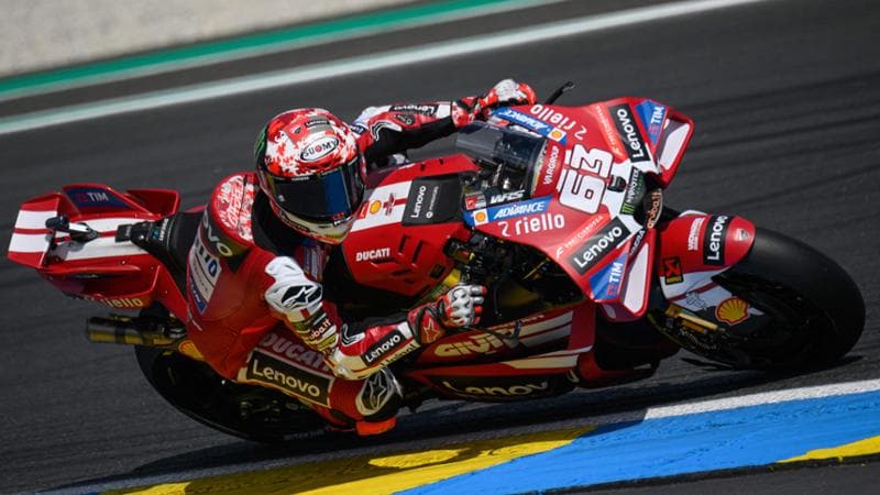 MotoGP, Bagnaia conquista la pole position in Francia, seguito da Marc Marquez e Bezzecchi. 1