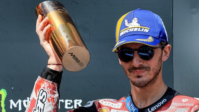 Bagnaia annuncia il termine della sua avventura con Ducati: in otto stagioni con la casa di Borgo Panigale ha conquistato due titoli mondiali di MotoGP. 1