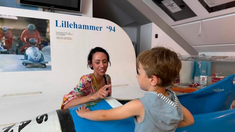 La figlia di Dino Crescentini visita il museo olimpico di San Marino, dedicato al leggendario bobista. 1