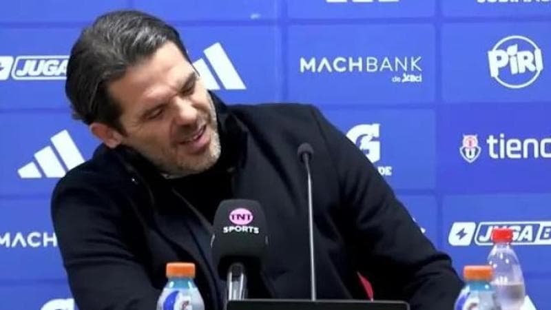 Malore cardiaco in diretta televisiva per l'ex calciatore della Roma Gago, attualmente allenatore in Cile. È stato sottoposto a un intervento chirurgico d'emergenza. 1