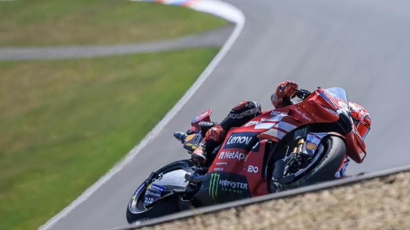 MotoGp, Bagnaia conquista nuovamente la vittoria: si aggiudica la Sprint a Brno. Bezzecchi coinvolto in una caduta. 1