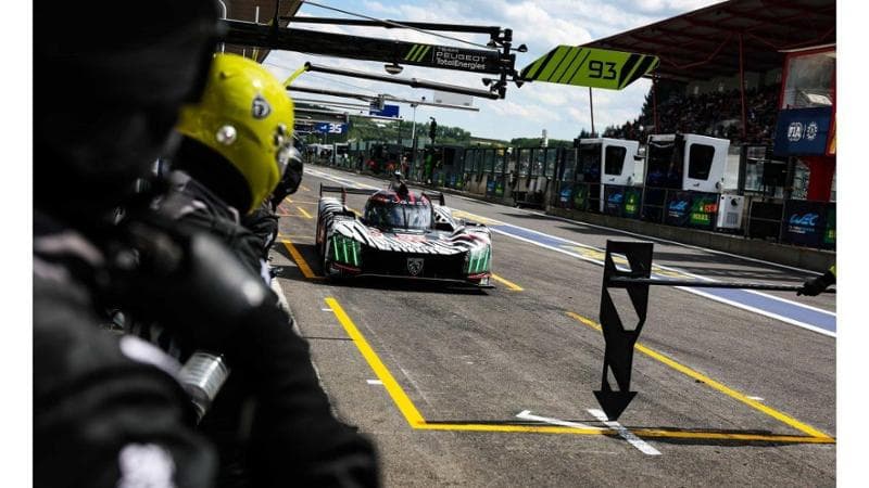 Strategie dei piloti Peugeot per affrontare la notte nella 24 ore di Le Mans. 1