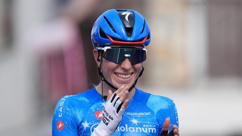 Vollering conquista il Giro donne in un'ultima tappa straordinaria. A Saluzzo, successo per Longo Borghini. 1