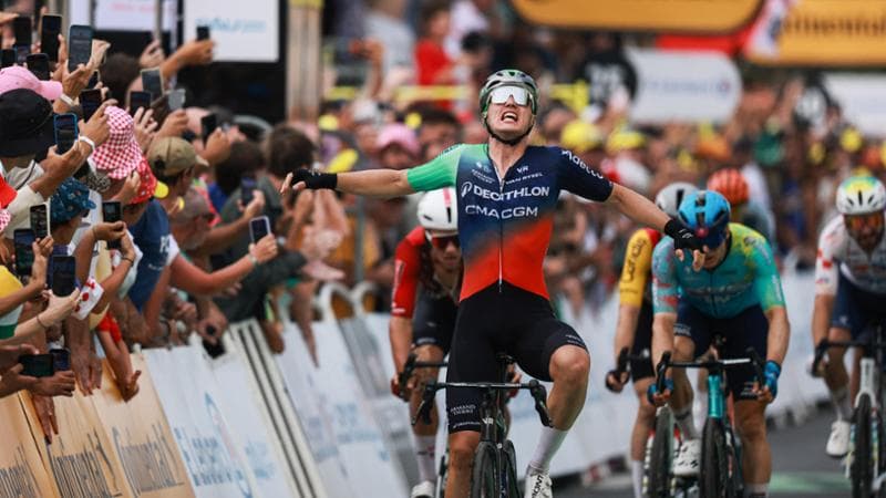 Alla corsa di Pau, successo in volata per l'olandese Kooij, numerose cadute negli ultimi chilometri. Traaen mantiene la maglia gialla. 1