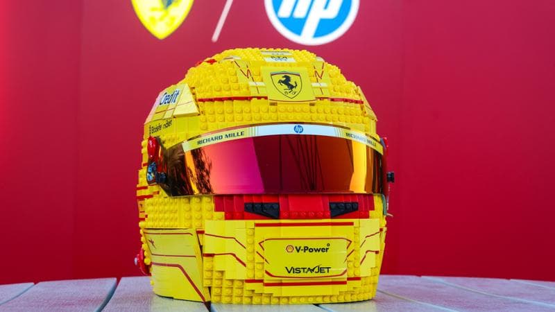 F1, i piloti criticano la gara con le auto Lego. Verstappen: “Una farsa” 1