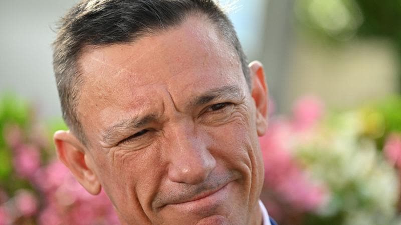 Frankie Dettori coinvolto in un serio incidente automobilistico: “Ha riportato diverse fratture costali” 1