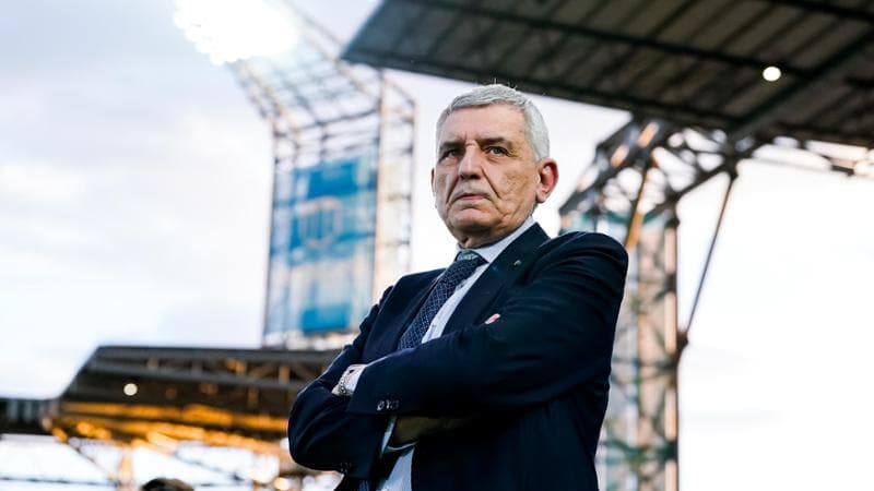 Il Frosinone passa sotto il controllo americano: Clara Vista acquisisce la maggioranza delle azioni. Stirpe mantiene la carica di presidente. 1