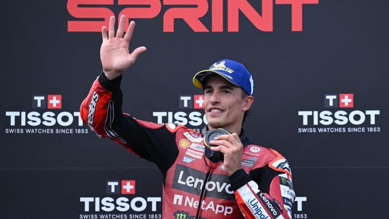 Marc Marquez trionfa nella Sprint al Sachsenring e rilancia la sfida per il titolo. Di Giannantonio conquista un posto sul podio. 1
