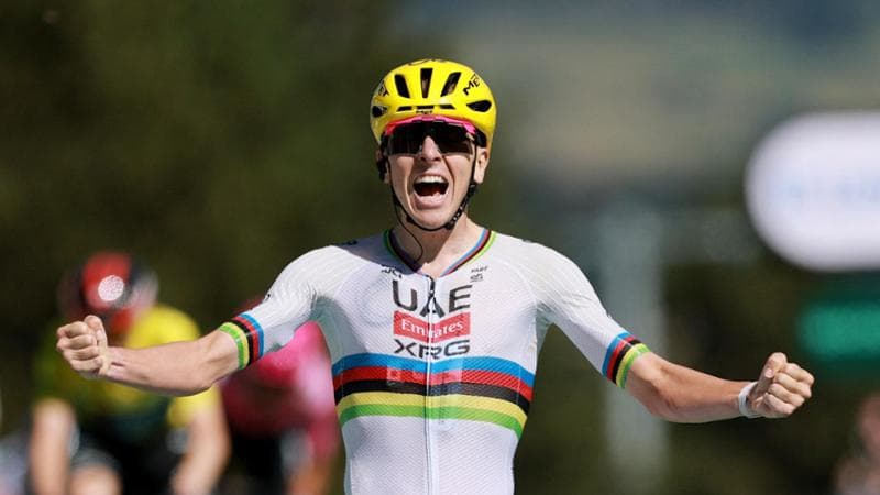 Pogacar conquista la tappa e indossa la maglia gialla nei Pirenei: sloveno e Vingegaard condividono lo stesso tempo nella classifica generale. 1