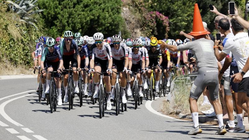Proibito l'uso del ghiaccio sul collo per i ciclisti nella crono: la nuova normativa al Tour suscita dibattito 1
