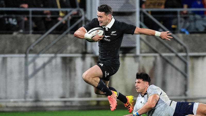 Rugby, eccessive contestazioni all'arbitro: il commissario tecnico dell'Italia Quesada squalificato per due turni. 1