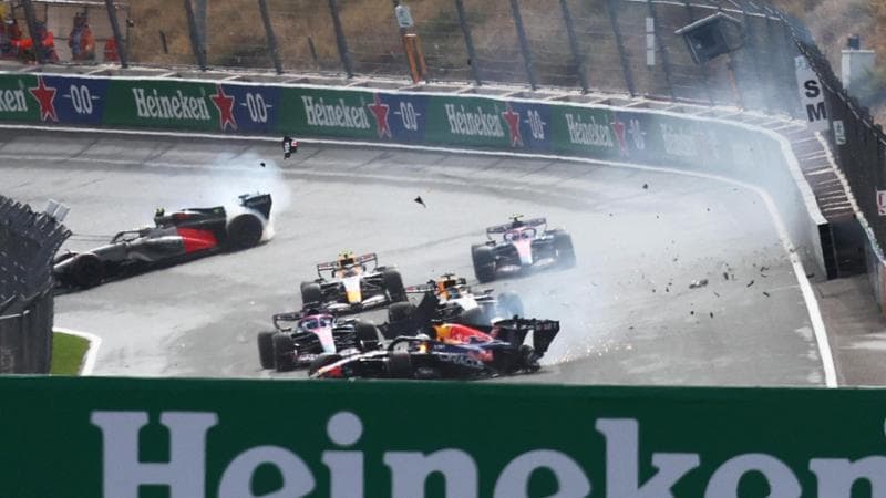 Incidente inquietante per Verstappen: veicolo danneggiato, ritiro obbligato. 1