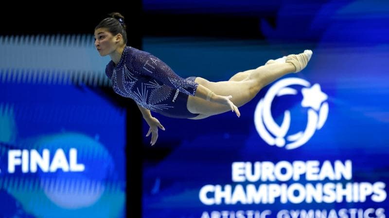 Manila Esposito conquista una medaglia d'oro e una d'argento in un'ora agli Europei di ginnastica artistica. 1