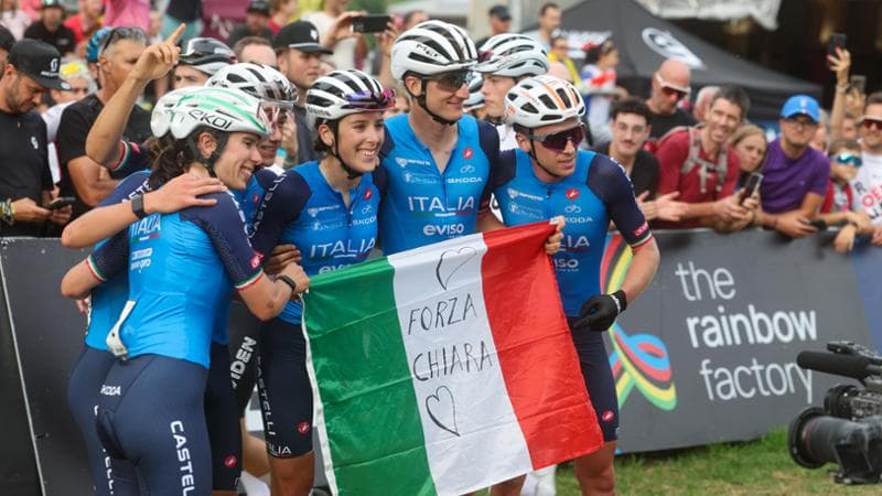 Medaglia d'oro nella staffetta ai Campionati Mondiali di mountain bike in Val di Sole: il tributo a Chiara Teocchi. 1