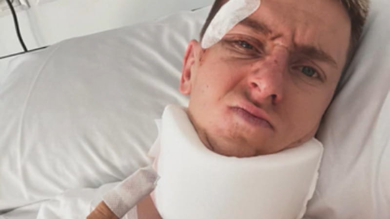 Pogacar dall'ospedale con cerotti e collare: ecco il campione dopo la caduta alla Vuelta Pogacar dall’ospedale con cerotti e collare: ecco il campione dopo la caduta alla Vuelta 1