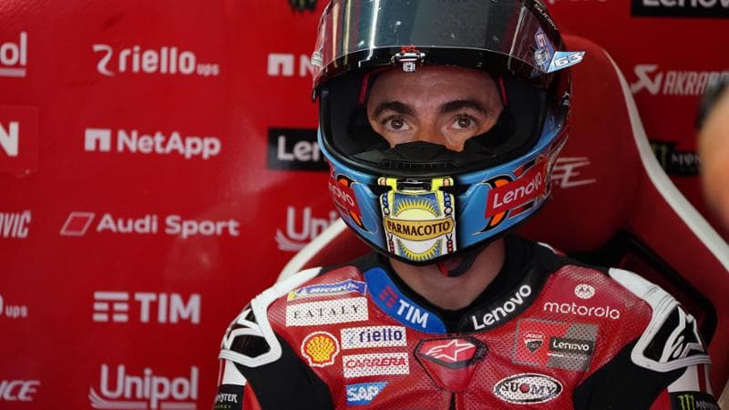 Bagnaia perde fiducia e tifosi, soffre Marquez. Simoncelli: «Non sia ridicolo» 1